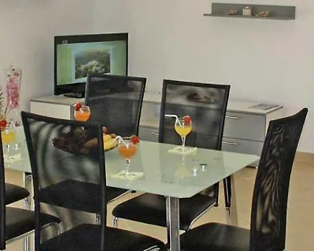 Vila Leonardo