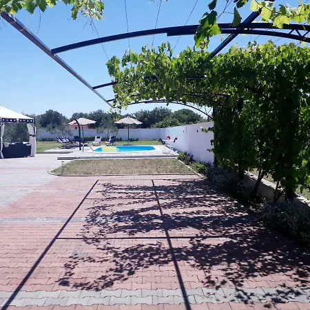 Vila Leonardo