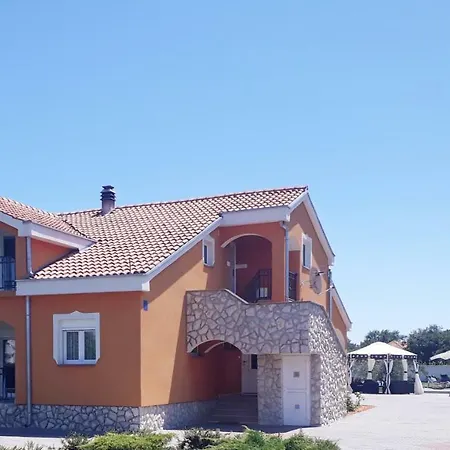 Vila Leonardo *