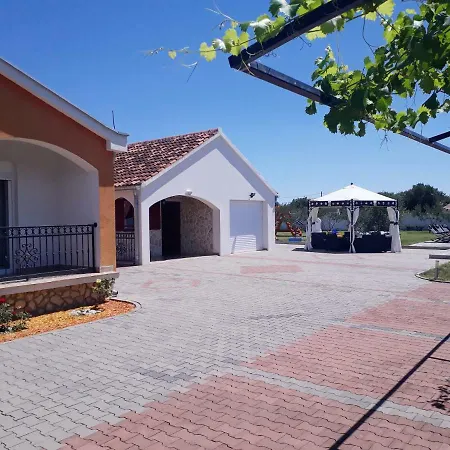 Vila Leonardo * Galovac (Zadar)