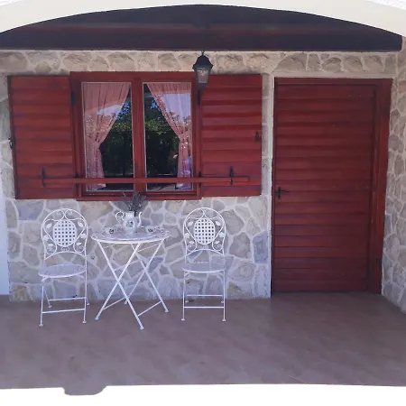 Vila Leonardo Villa *